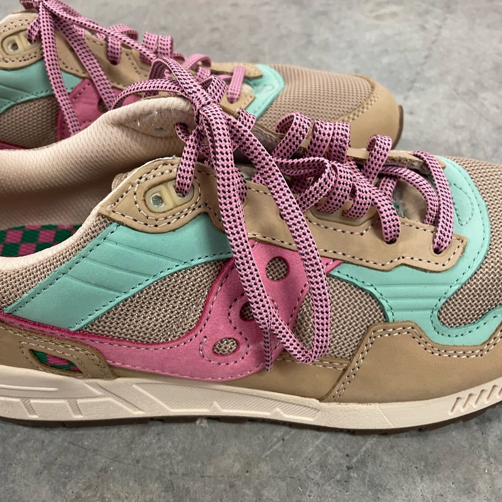 Saucony Women's Sneakers in Pink, Mint & Tan Shadow Earth Citizen Size 9